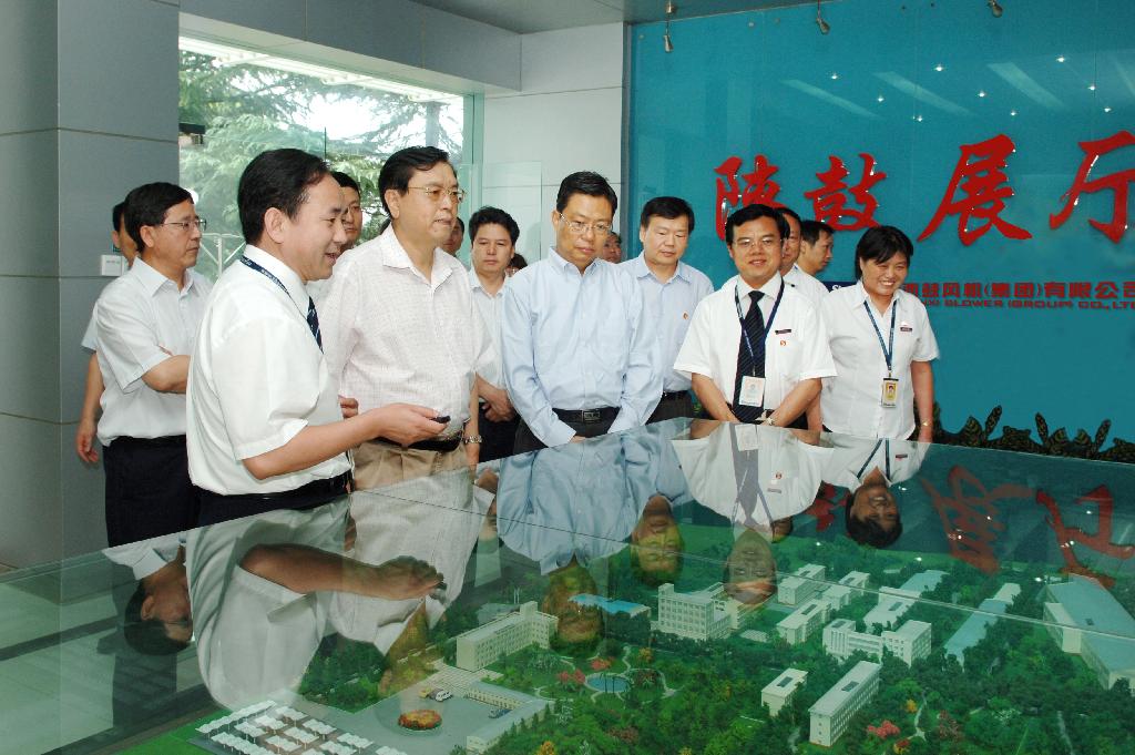 2009年省委书记赵乐际陪同国务院副总理张德江来陕鼓视察工作